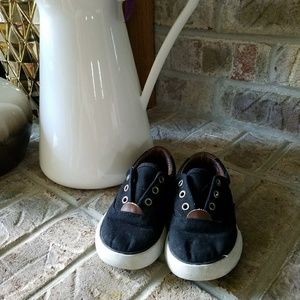 Black boat shoes
