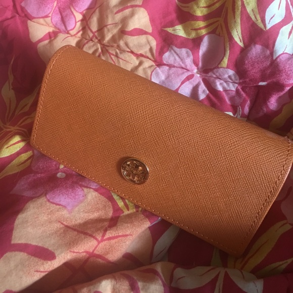 Tory Burch Accessories - Tory Burch sunglasses case
