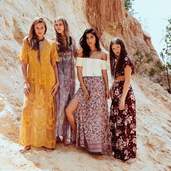 Long Gold Yellow Lace V-neck Maxi Dress NWT 👗 - Picture 3 of 6