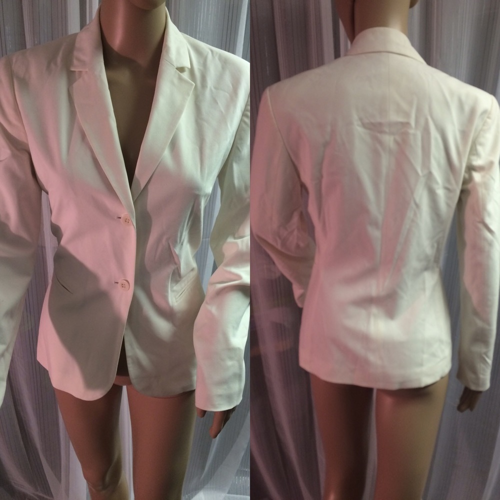 Limited creme blazer