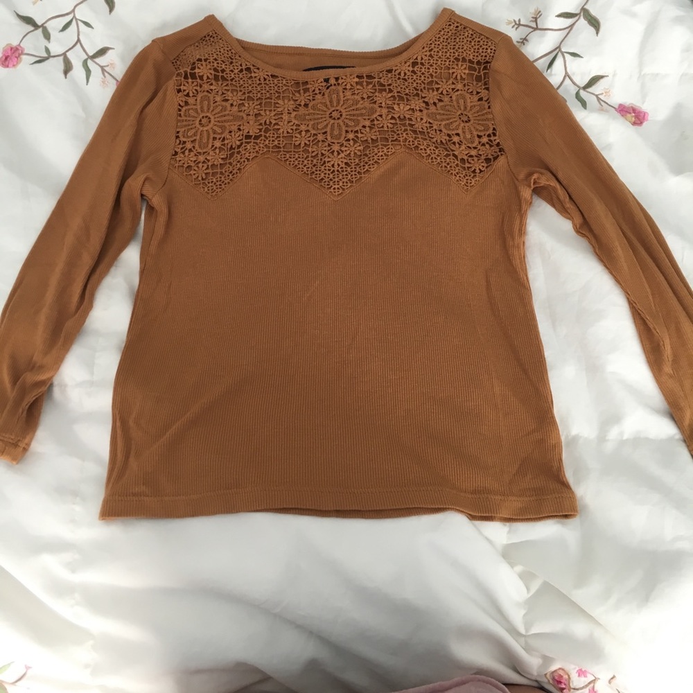American Eagle laced shirt