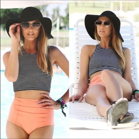 ☄️SALE☄️Sz M Stripped Bandage Bikini - Picture 2 of 5