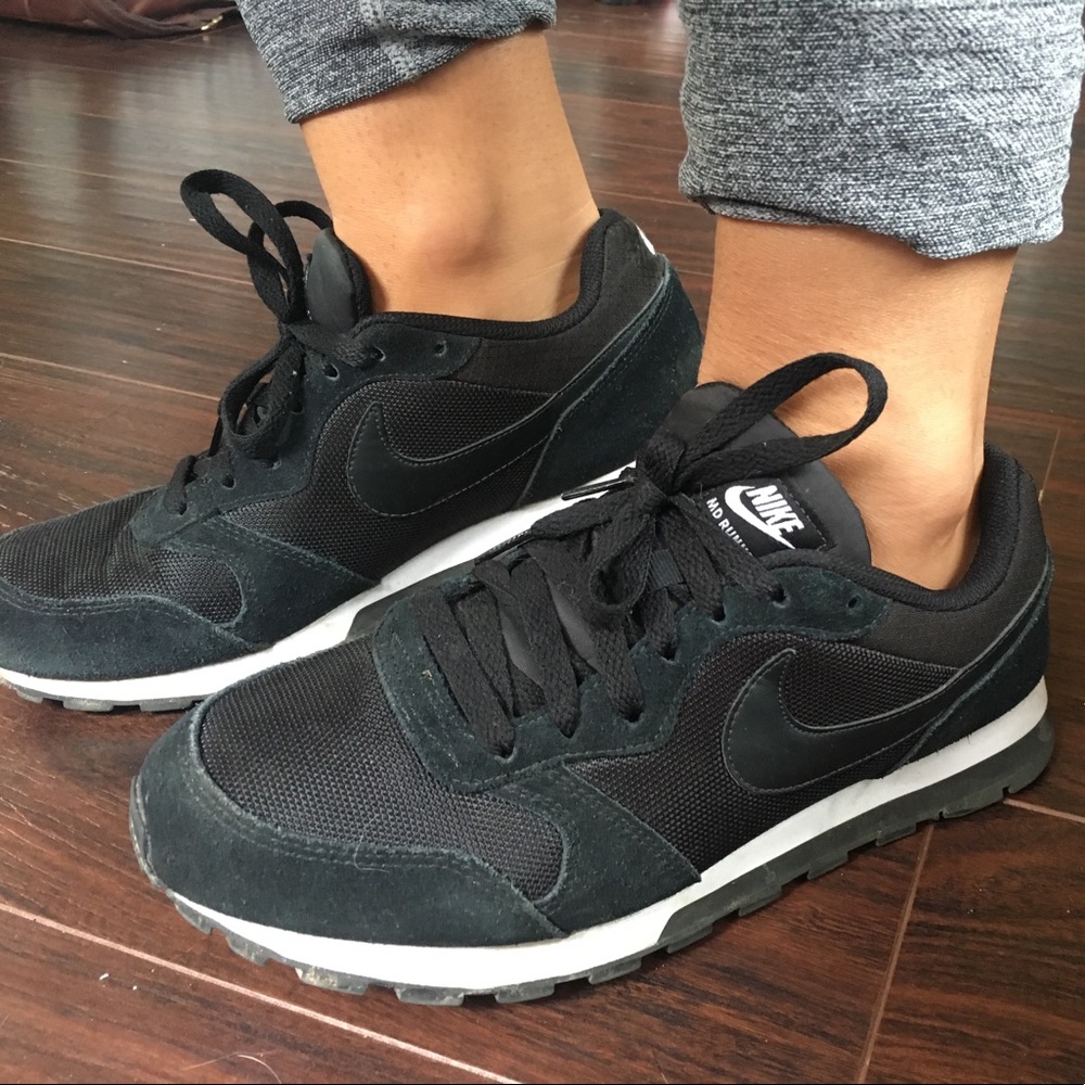 Women's Nike runner 2