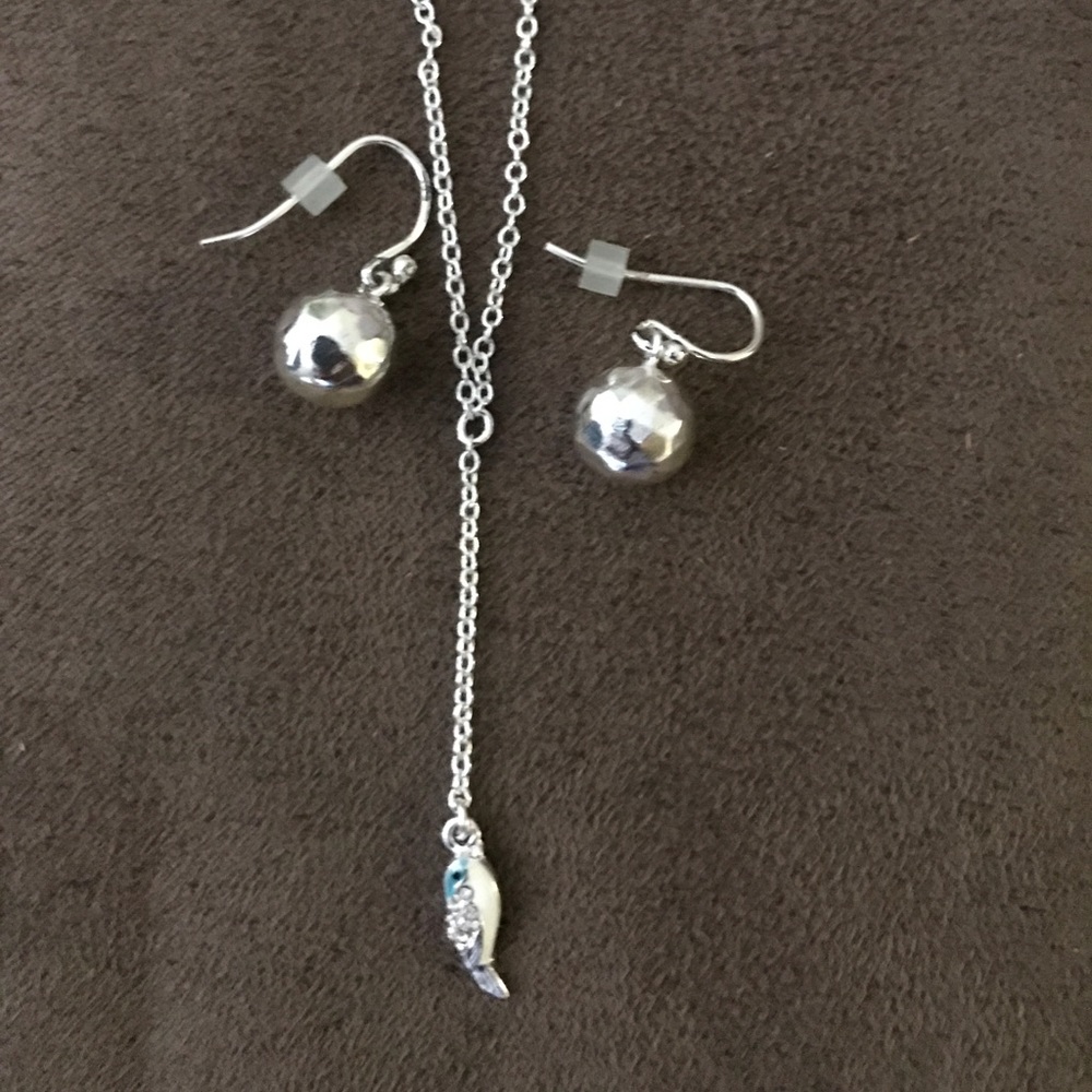 Earring and necklace set!