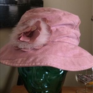 Sweet piece with tags. Never worn