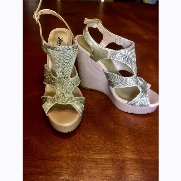 EUC Lucky Brand Nude Wedges - Picture 1 of 3