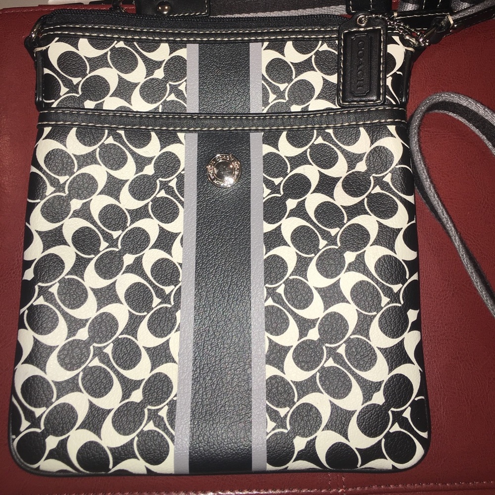 Coach Chelsea Signature C Swingpack Crossbody Bag