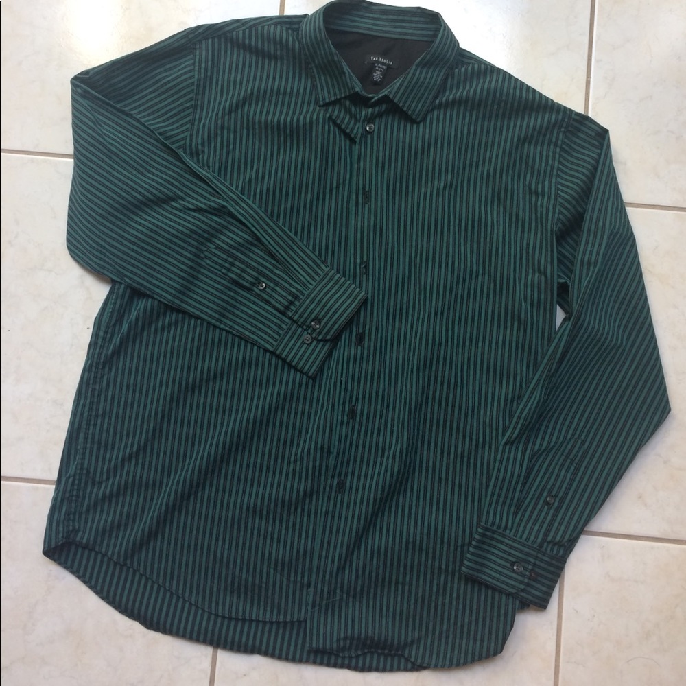 Green Van Heusen XL (17-17 1/2) button down shirt
