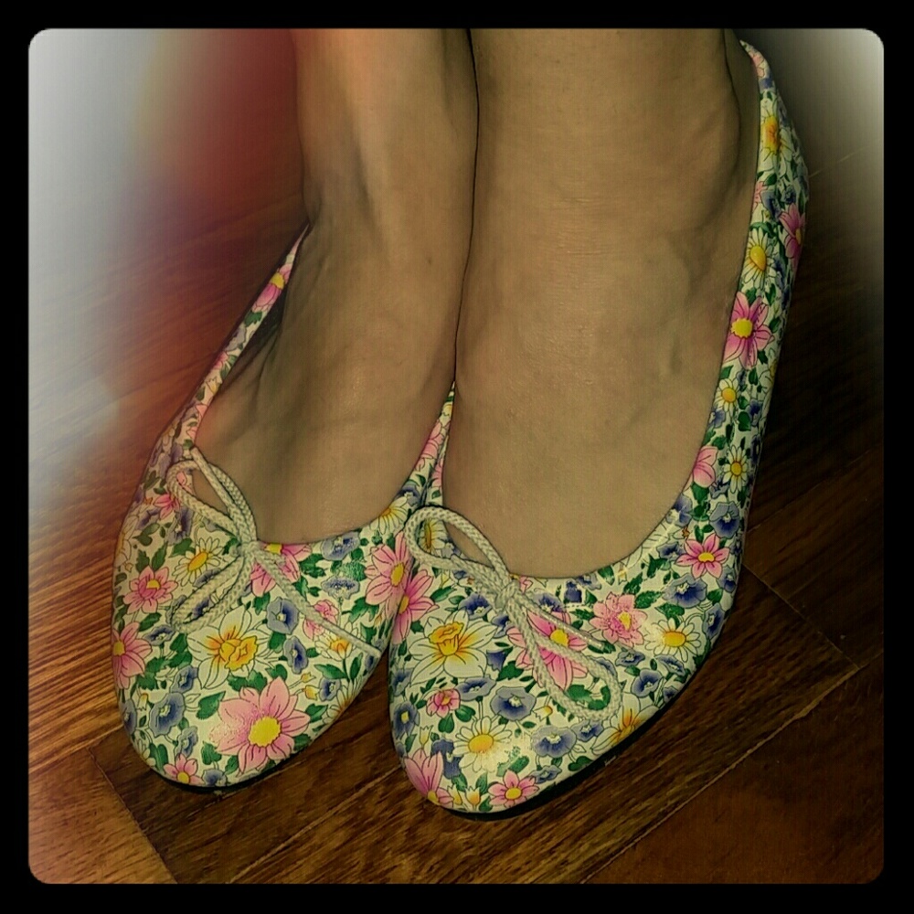 1980's Vintage Spring Flower Flats