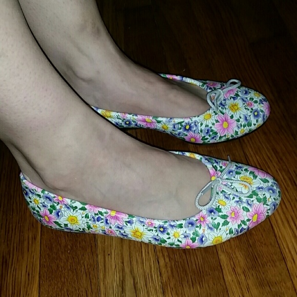 1980's Vintage Spring Flower Flats - Picture 2 of 4
