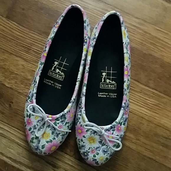 1980's Vintage Spring Flower Flats - Picture 3 of 4