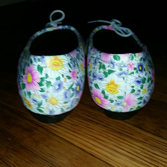 1980's Vintage Spring Flower Flats - Picture 4 of 4