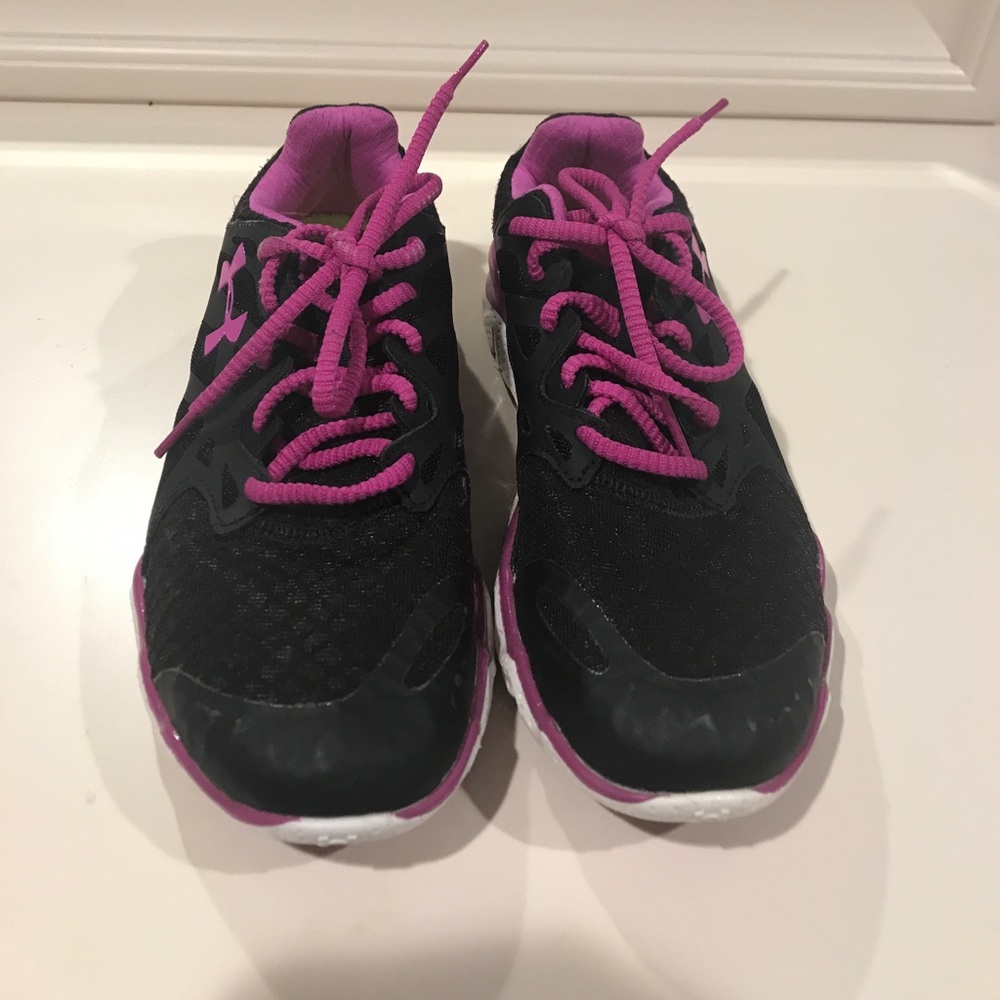 Under Armour 7.5 heat gear shoe