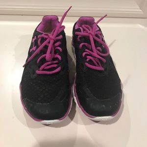 Under Armour 7.5 heat gear shoe