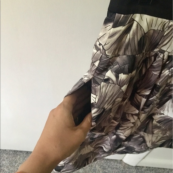 BCBG Patterned Pencil Skirt - Picture 3 of 4