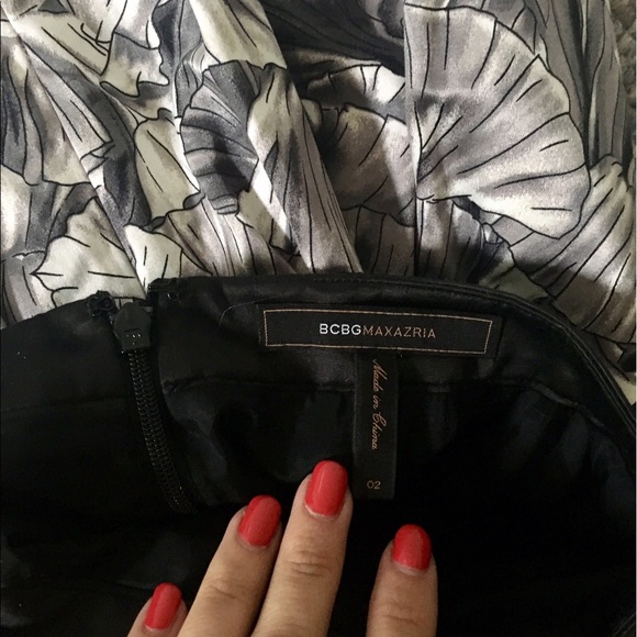 BCBG Patterned Pencil Skirt - Picture 4 of 4