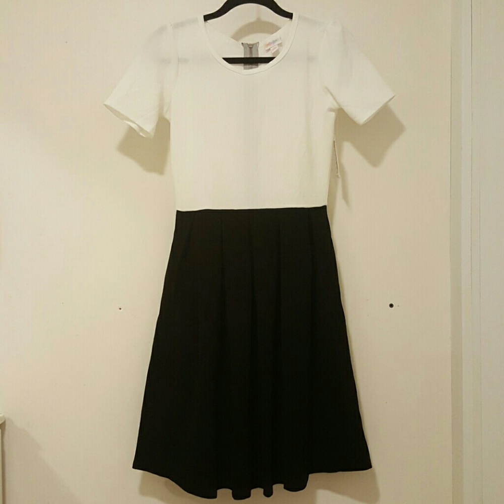 NWT LuLaRoe Amelia dress S