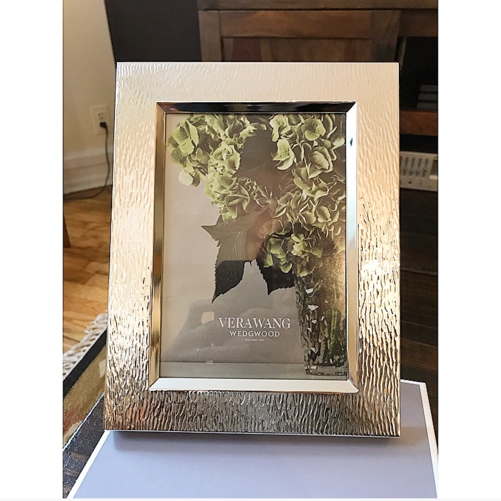 Vera Wang Wedgwood Textured Silver Picture Frame