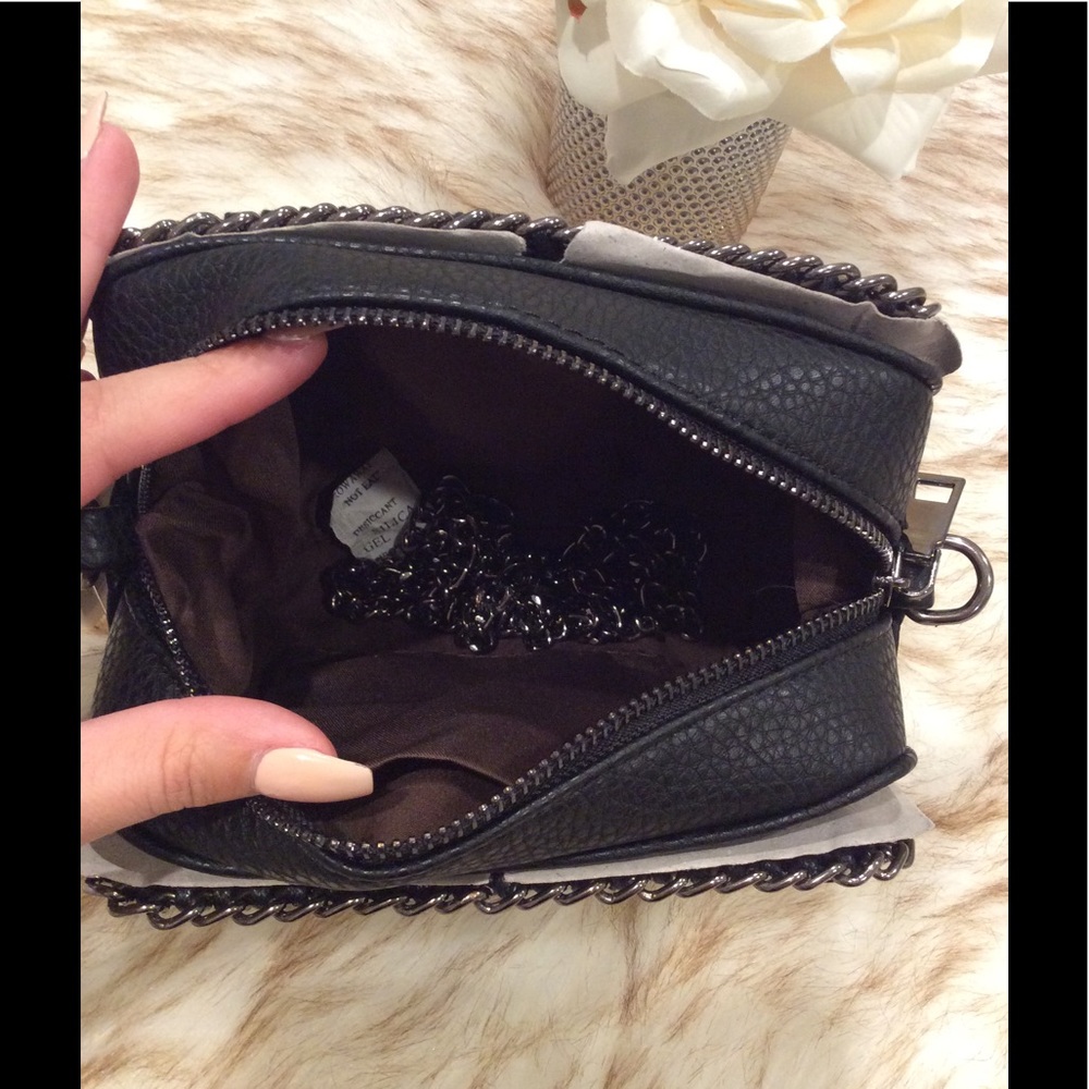 RESTOCKING SOON • Small Chain Black Crossbody Bag - Picture 5 of 7