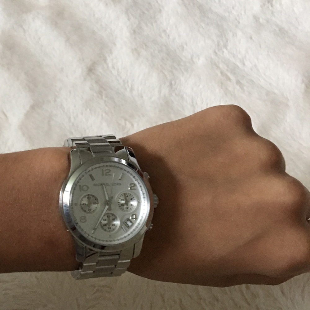 Watch - Picture 2 of 3