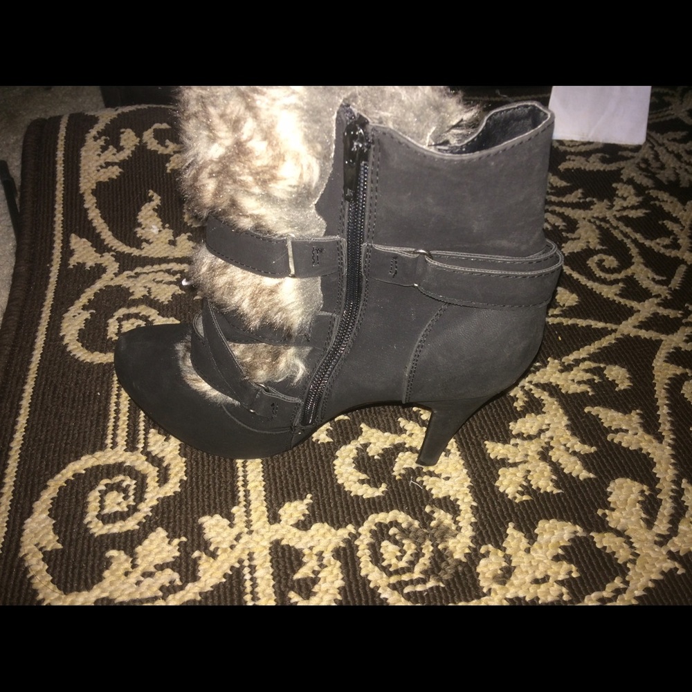 Black heeled boot