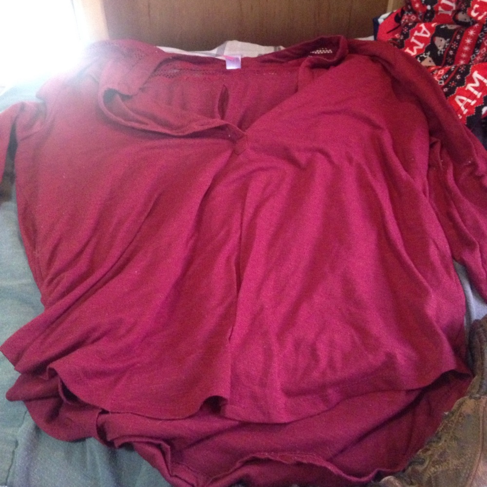 Maroon thin shirt