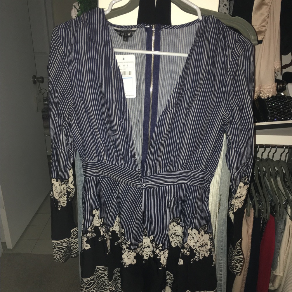 V-neck romper - Picture 3 of 6