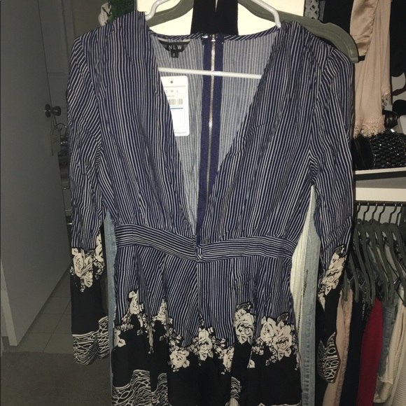 V-neck romper - Picture 3 of 6