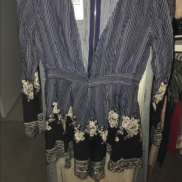 V-neck romper - Picture 4 of 6