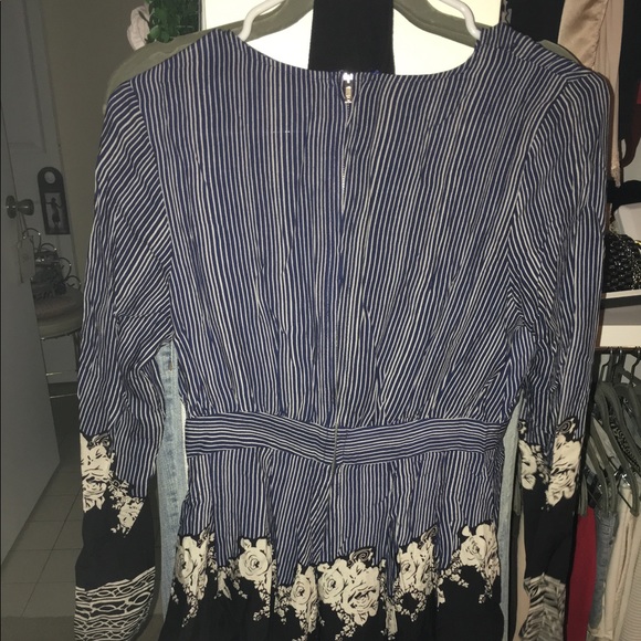 V-neck romper - Picture 6 of 6