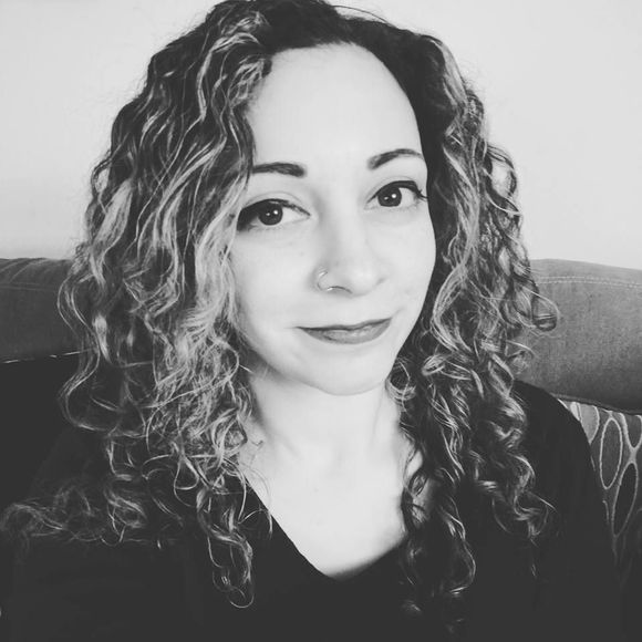 Meet your Posher, Jessica - Picture 2 of 2