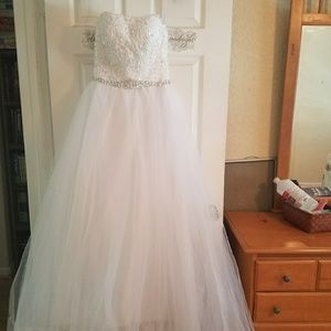 Never worn Wedding dress