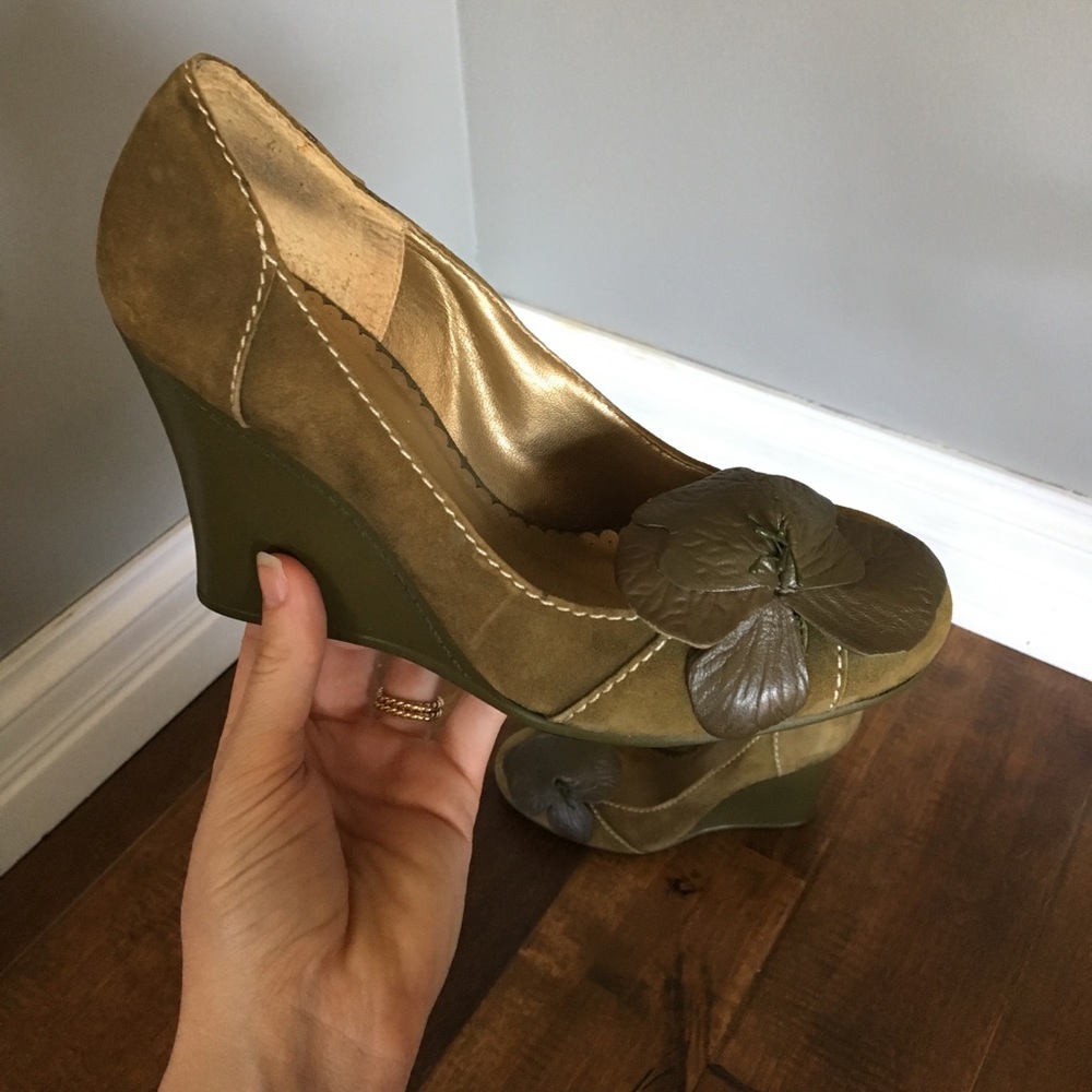 BCBG statement Heels - Picture 2 of 4