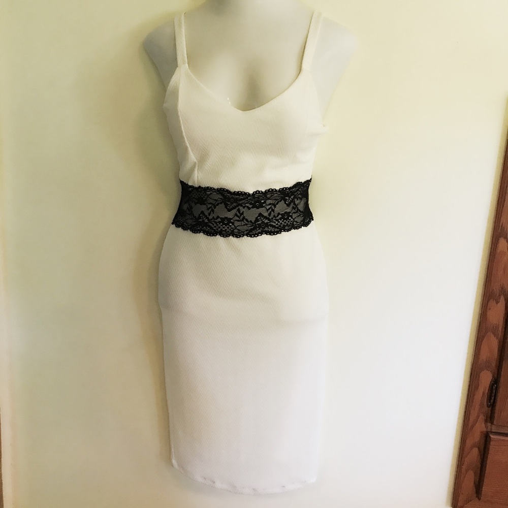 Gorgeous Midi Dress W/ Lace Detail