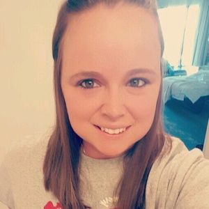 Meet your Posher, Caitlin