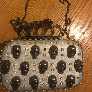Studded skull clutch silver