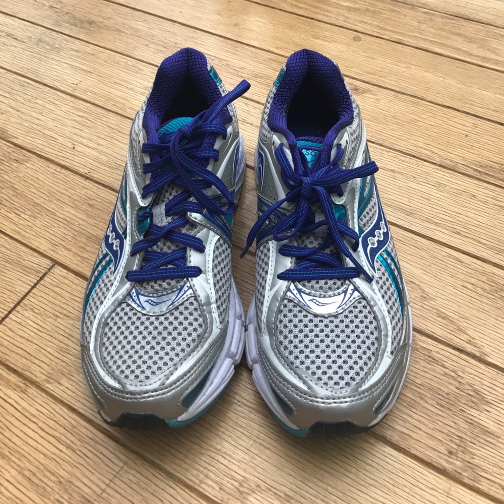 Saucony power grid running shoes