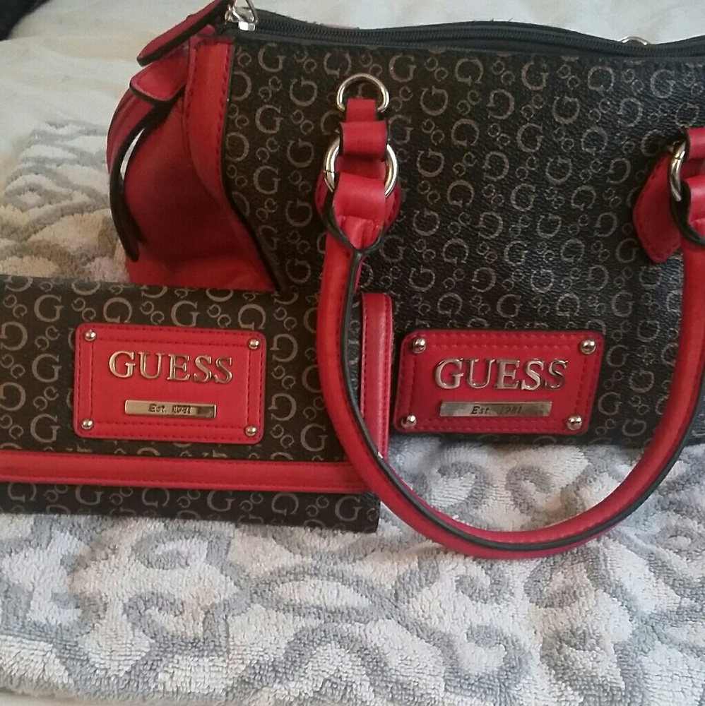 Adorable Guess purse and wallet set!