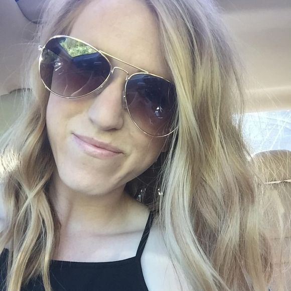 Meet your Posher, Erica - Picture 1 of 1