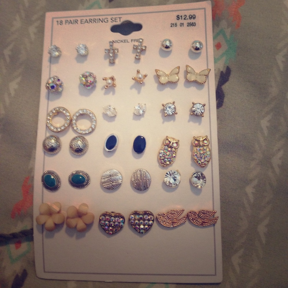 Set of 18 earrings