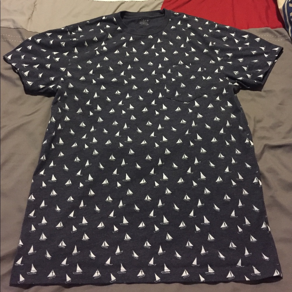 Slim washed blue t-shirt with white sail boats