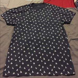 Slim washed blue t-shirt with white sail boats