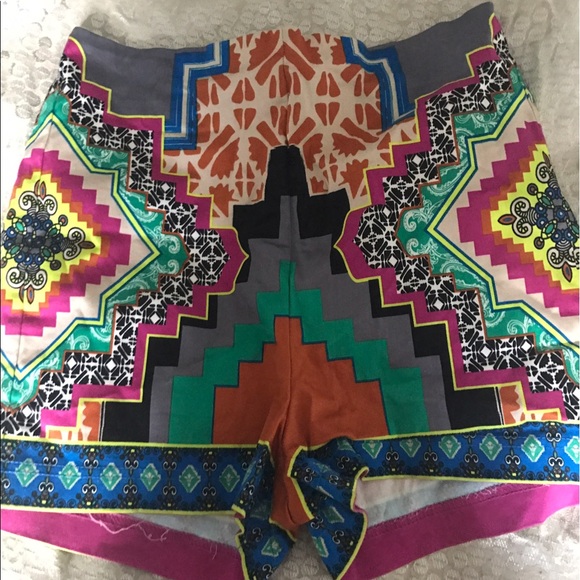 Pants - Printed Shorts size small⭐️