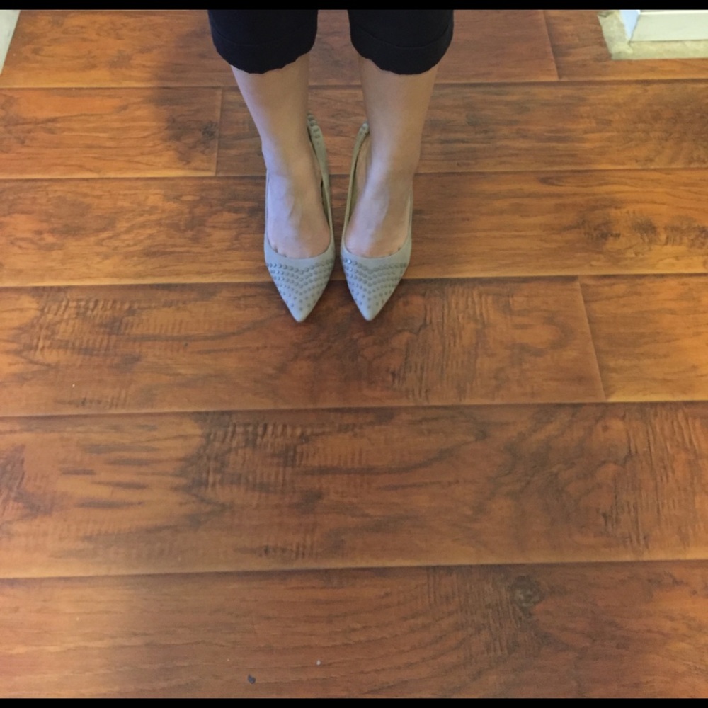 Pointed Toe Heels - Picture 2 of 4