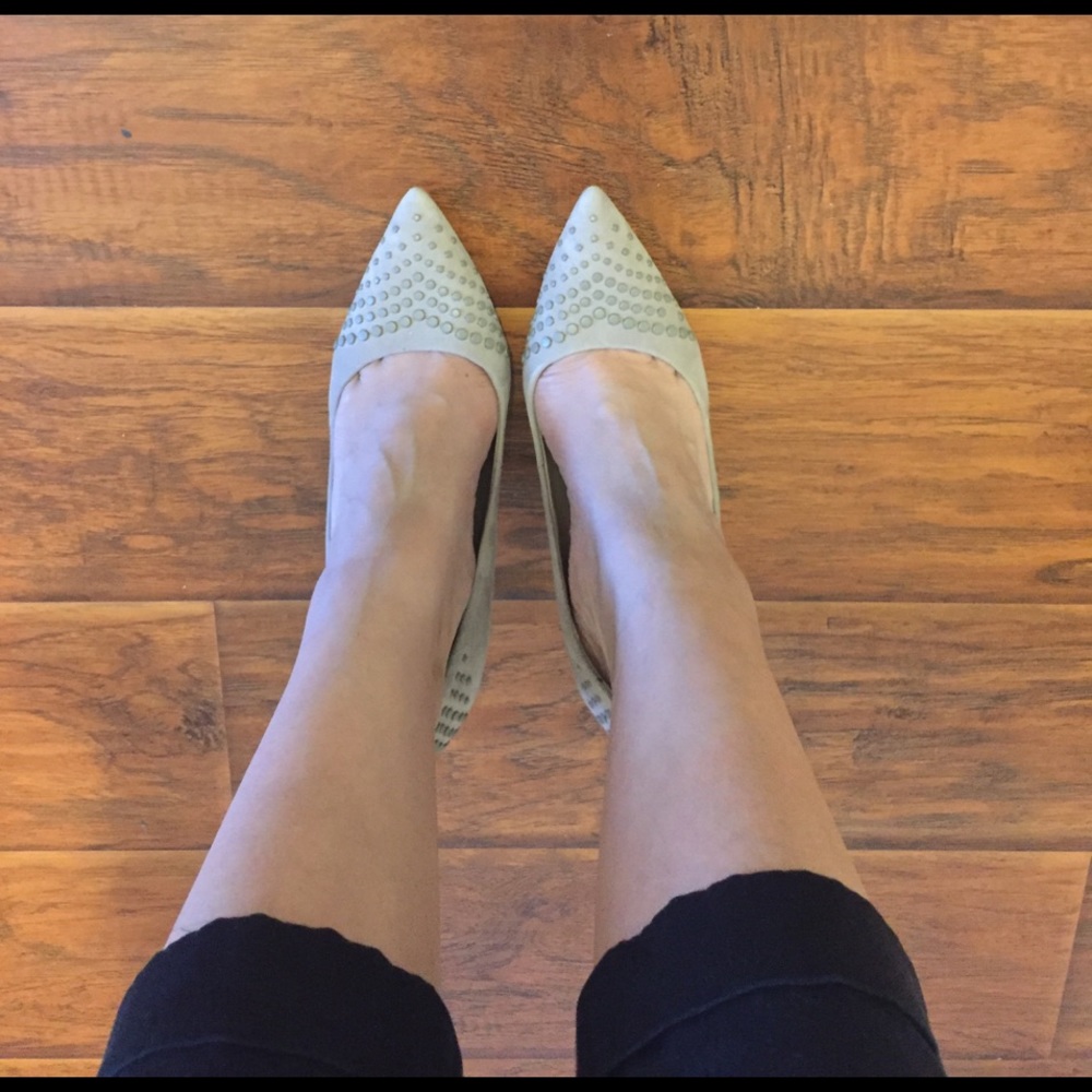 Pointed Toe Heels - Picture 3 of 4