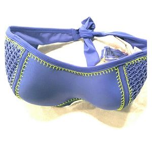 New with tags. Women's bikini top D/ DD