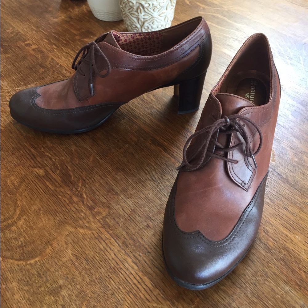 Naturalizer N5 comfort dress saddle shoe w/heel.