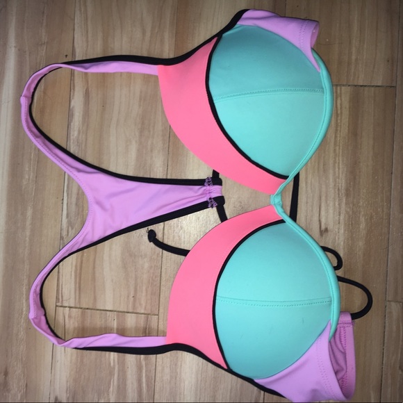 BUNDLE OVER 50% OFF 4 BOTTOMS 2 SWIM TOPS - Picture 2 of 8