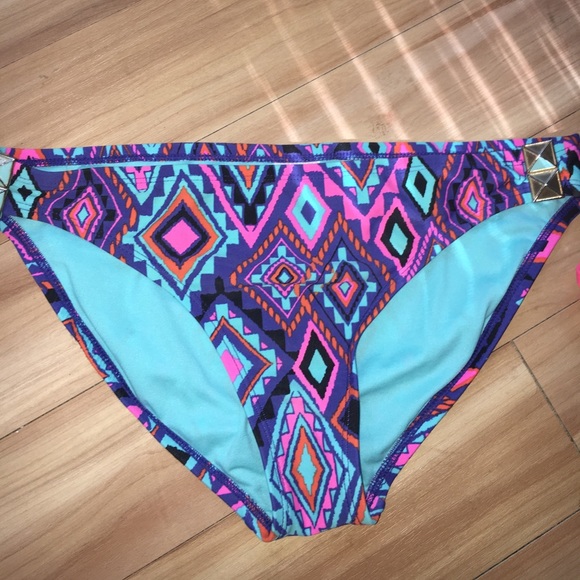 BUNDLE OVER 50% OFF 4 BOTTOMS 2 SWIM TOPS - Picture 5 of 8