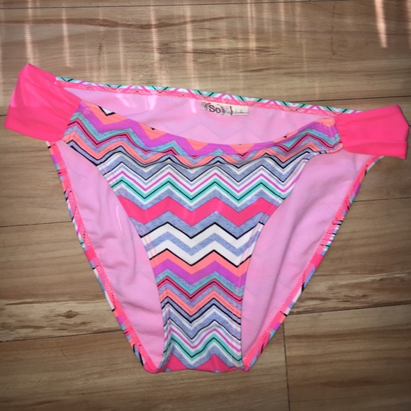 BUNDLE OVER 50% OFF 4 BOTTOMS 2 SWIM TOPS - Picture 6 of 8